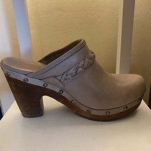 Ugg shearling lined clogs